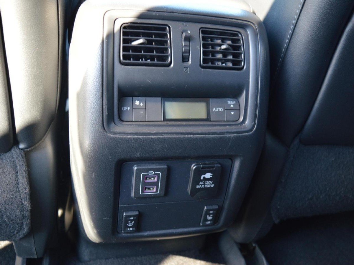 2018 Nissan Pathfinder SL Main Image