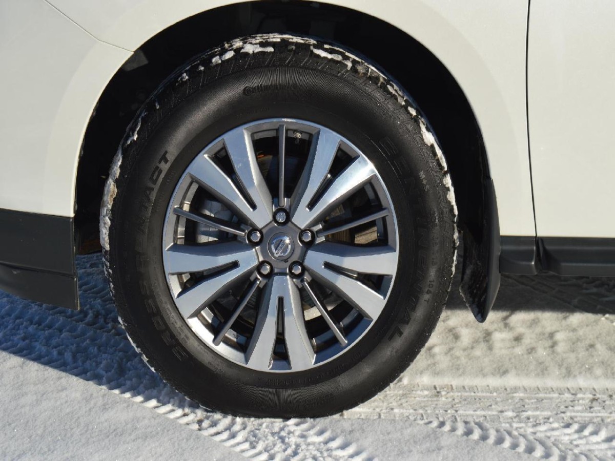 2018 Nissan Pathfinder SL Main Image