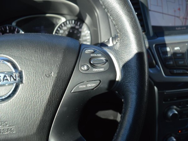 2018 Nissan Pathfinder SL Main Image