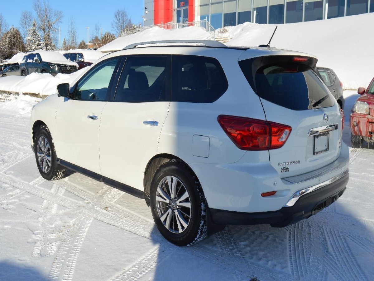 2018 Nissan Pathfinder SL Main Image