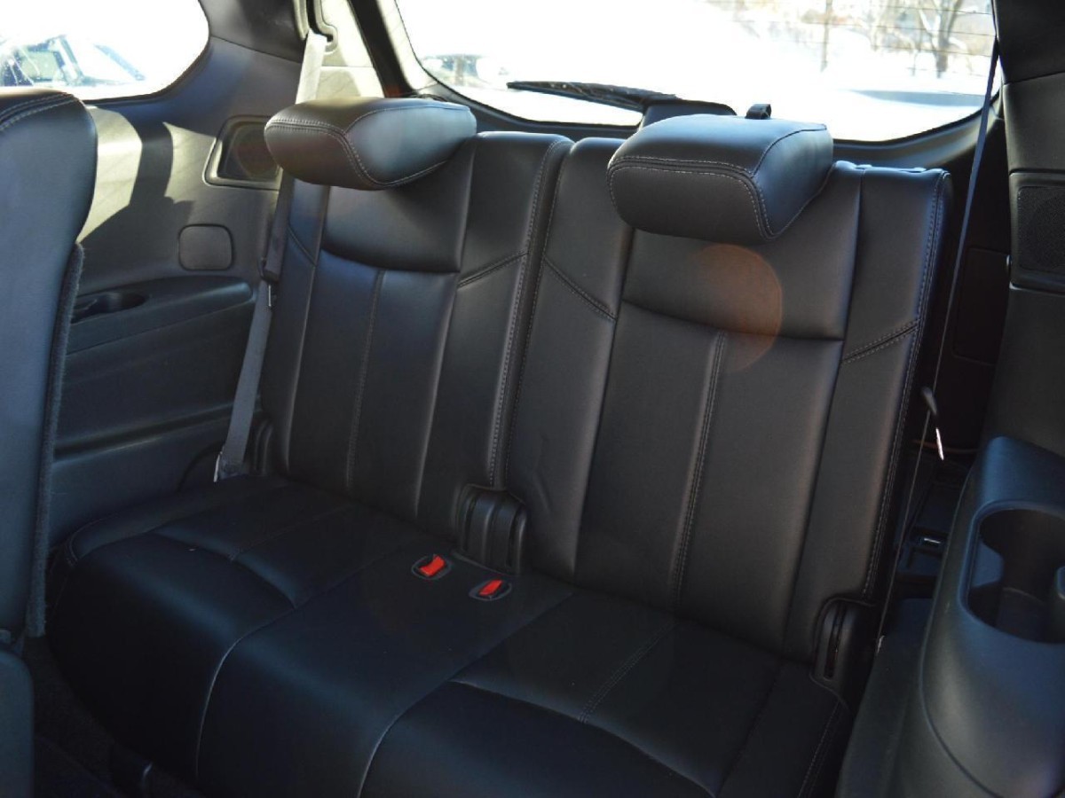 2018 Nissan Pathfinder SL Main Image