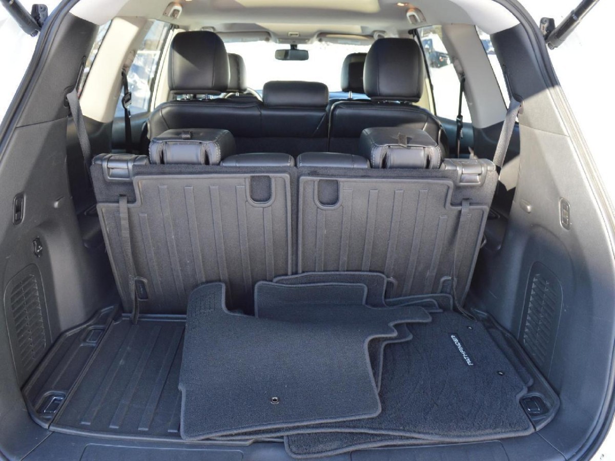 2018 Nissan Pathfinder SL Main Image