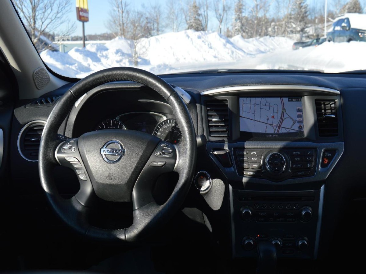 2018 Nissan Pathfinder SL Main Image