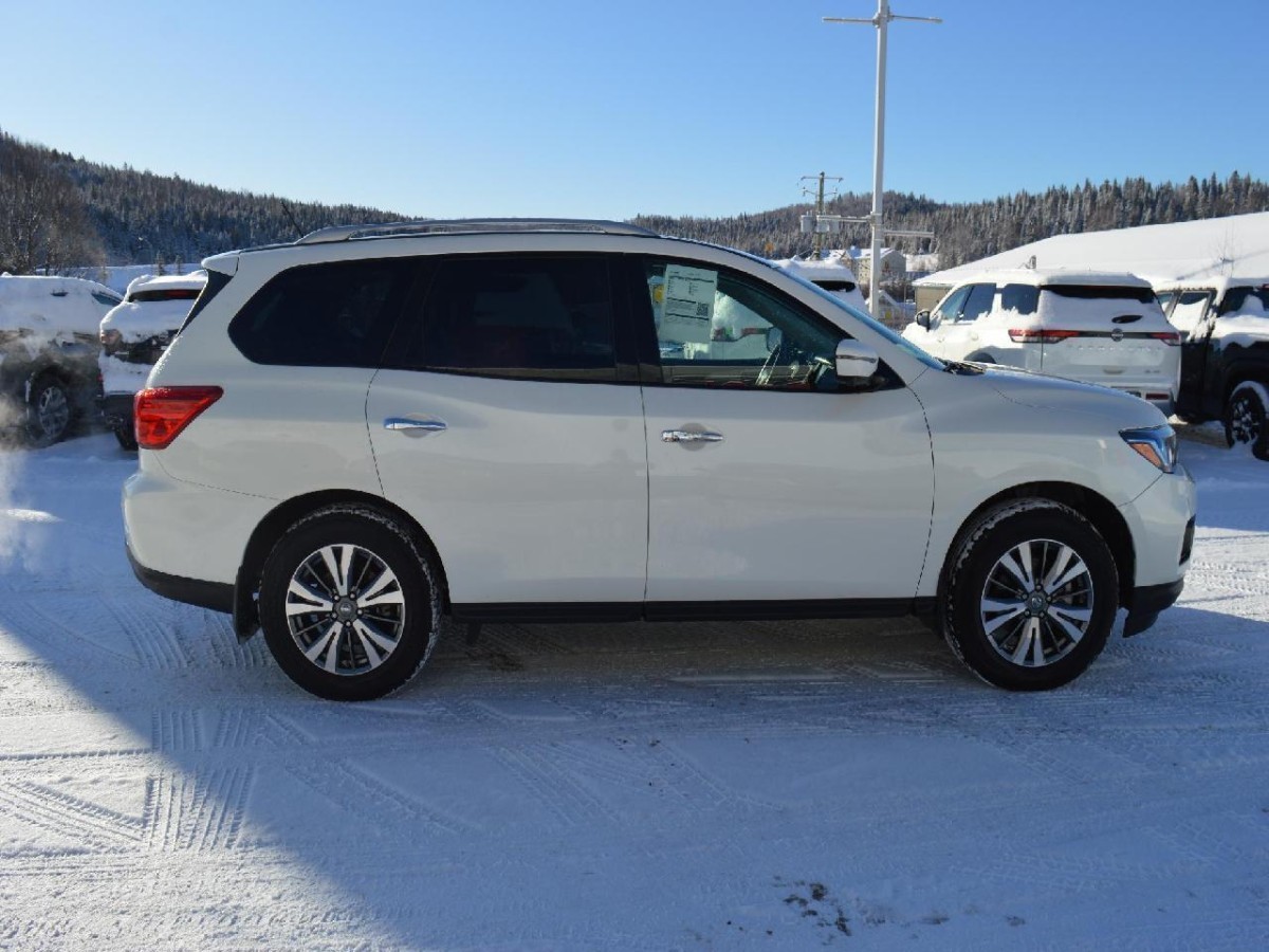 2018 Nissan Pathfinder SL Main Image