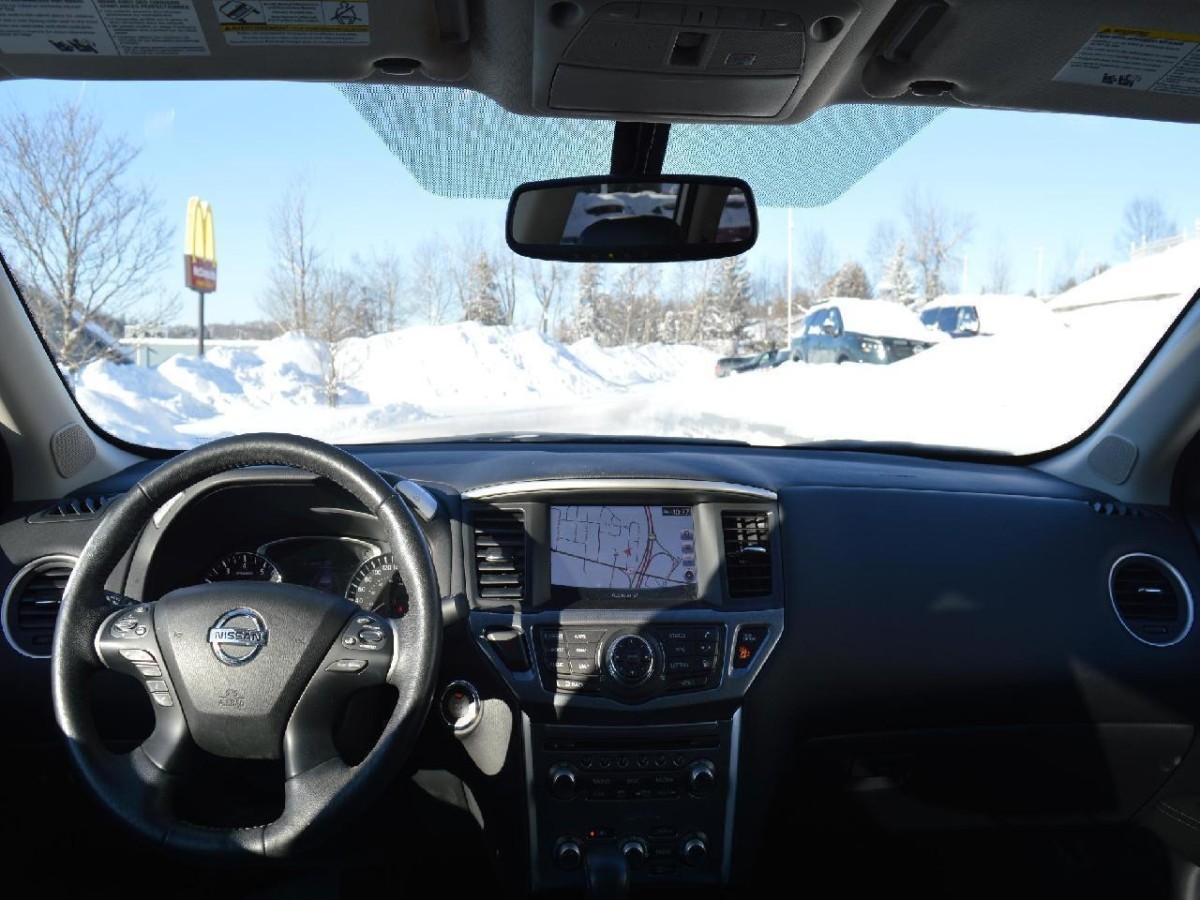 2018 Nissan Pathfinder SL Main Image