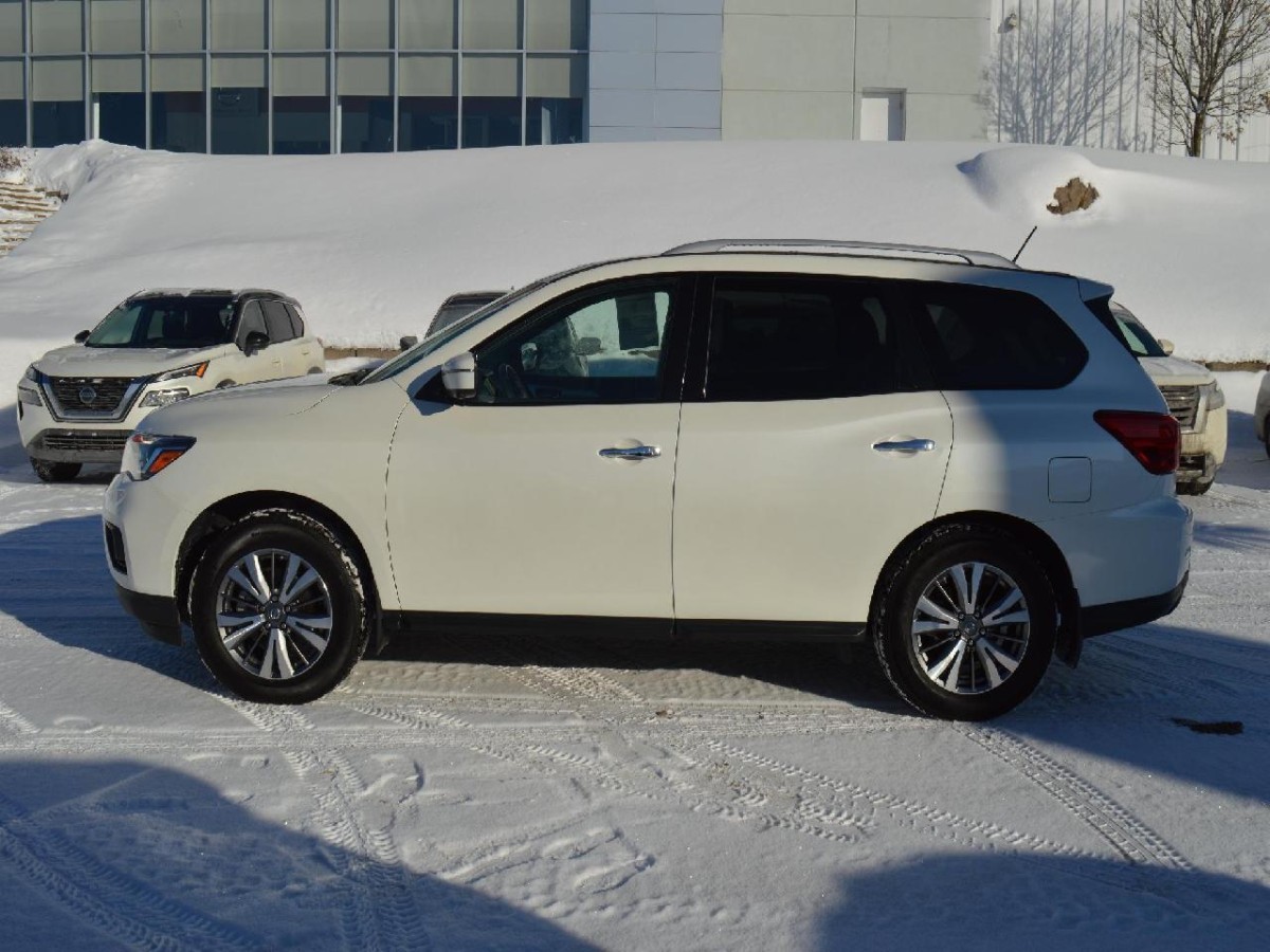 2018 Nissan Pathfinder SL Main Image