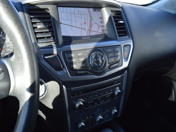 2018 Nissan Pathfinder SL Main Image