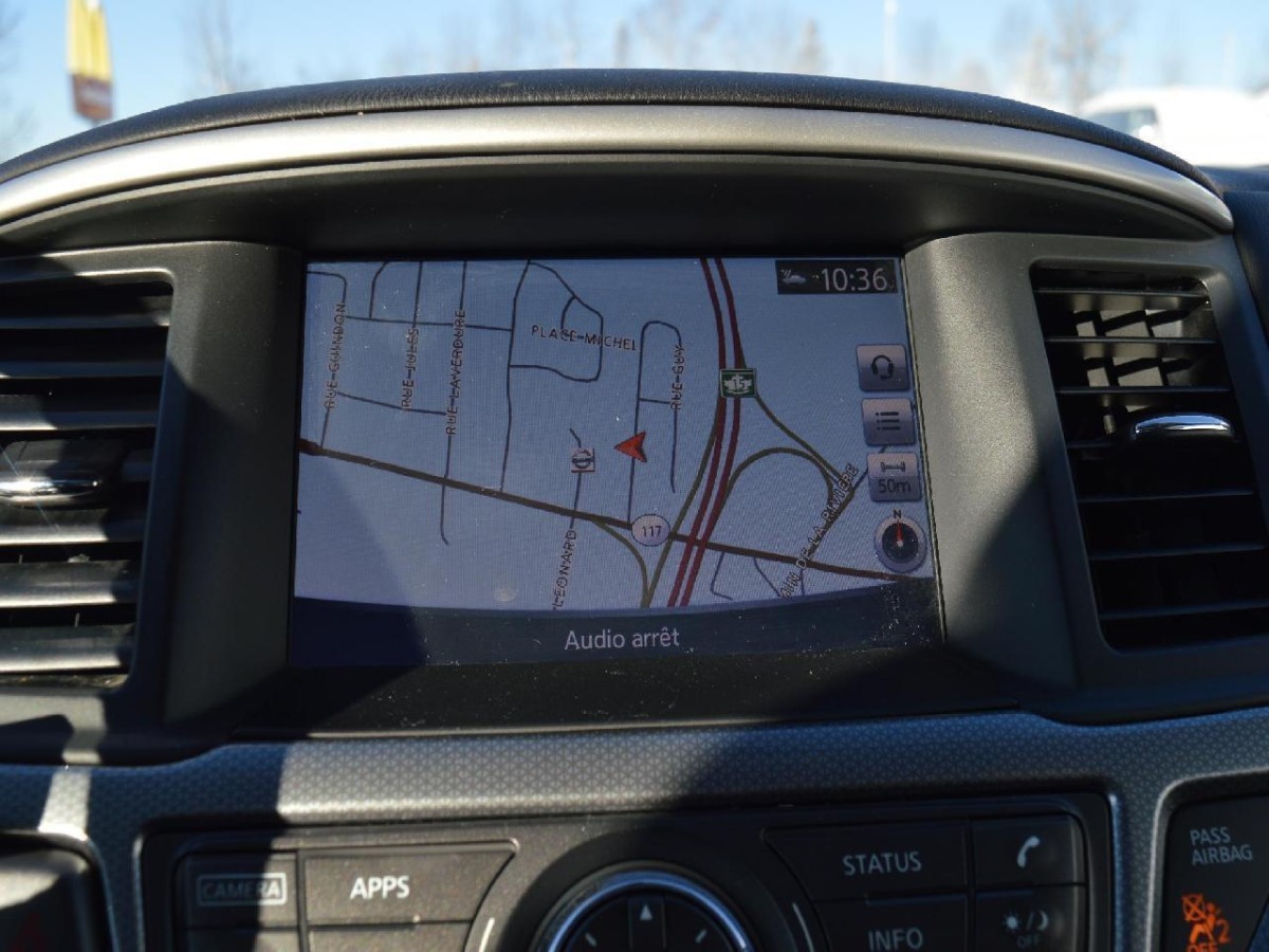 2018 Nissan Pathfinder SL Main Image