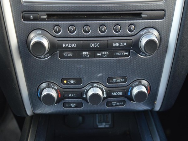 2018 Nissan Pathfinder SL Main Image