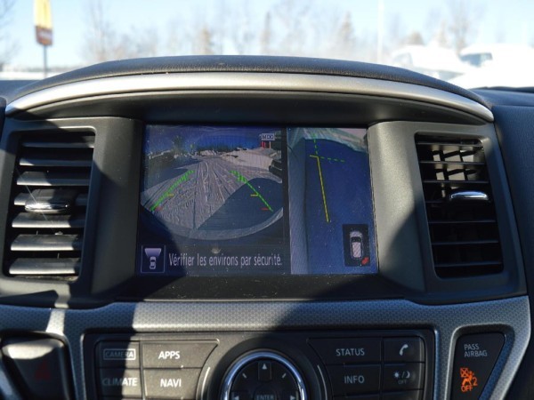 2018 Nissan Pathfinder SL Main Image