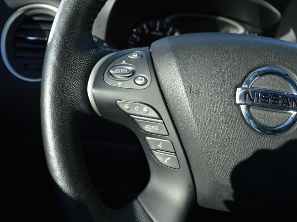 2018 Nissan Pathfinder SL Main Image