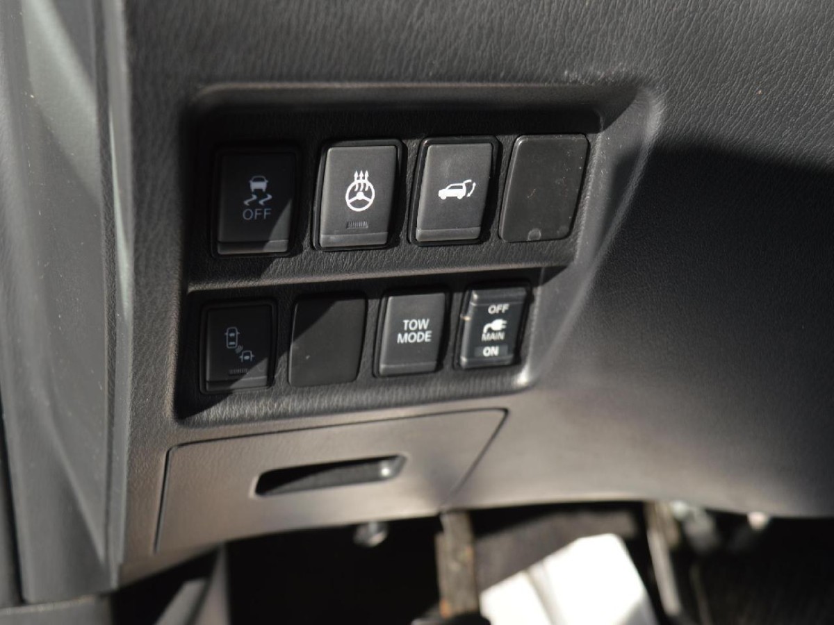 2018 Nissan Pathfinder SL Main Image