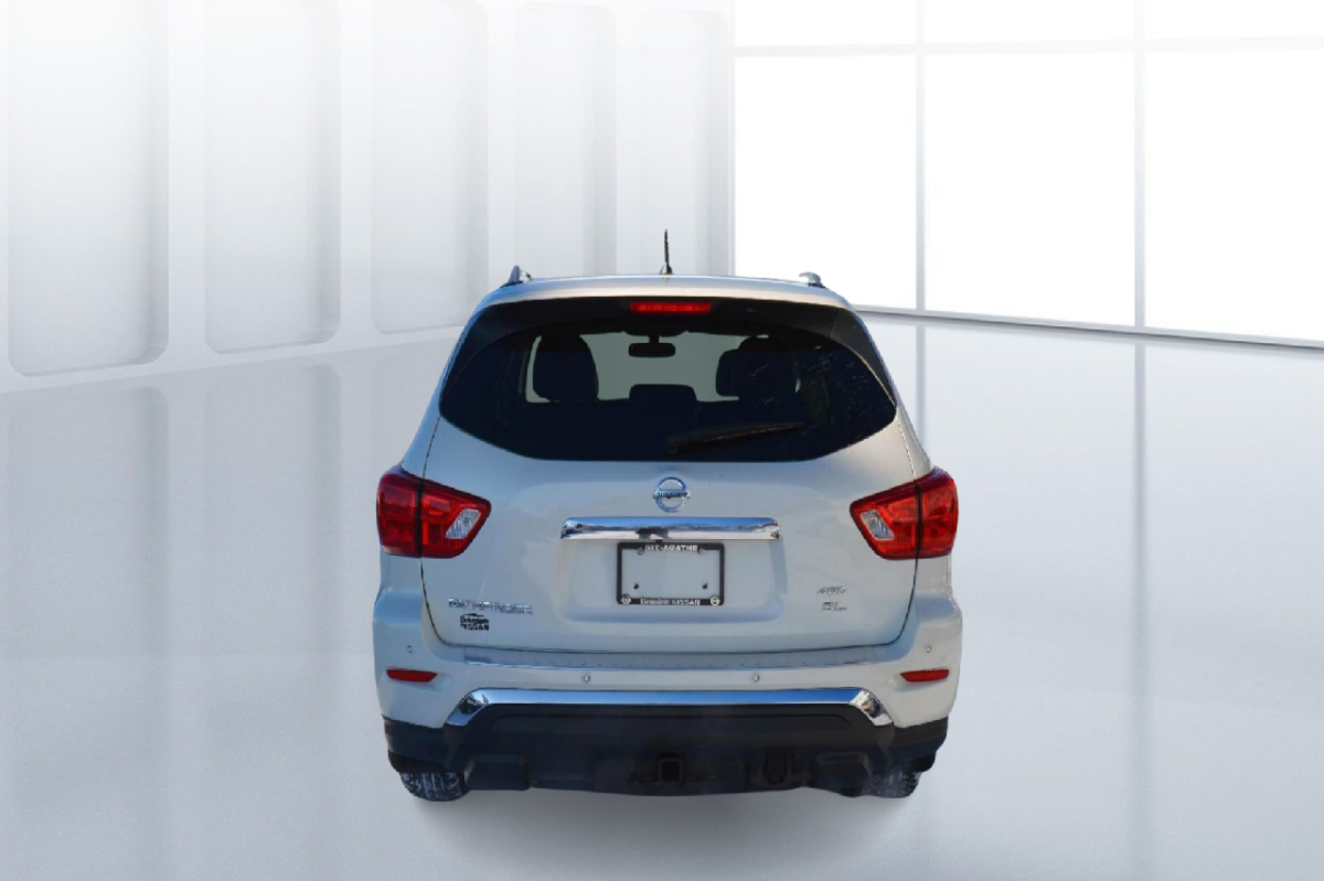 2018 Nissan Pathfinder SL Main Image