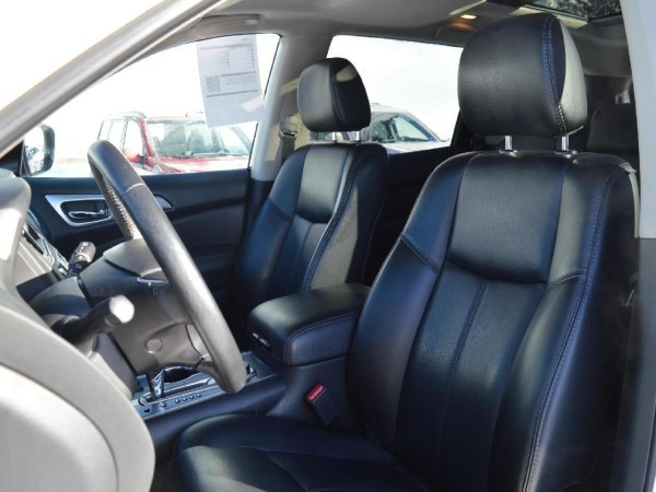 2018 Nissan Pathfinder SL Main Image