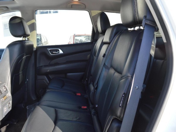 2018 Nissan Pathfinder SL Main Image