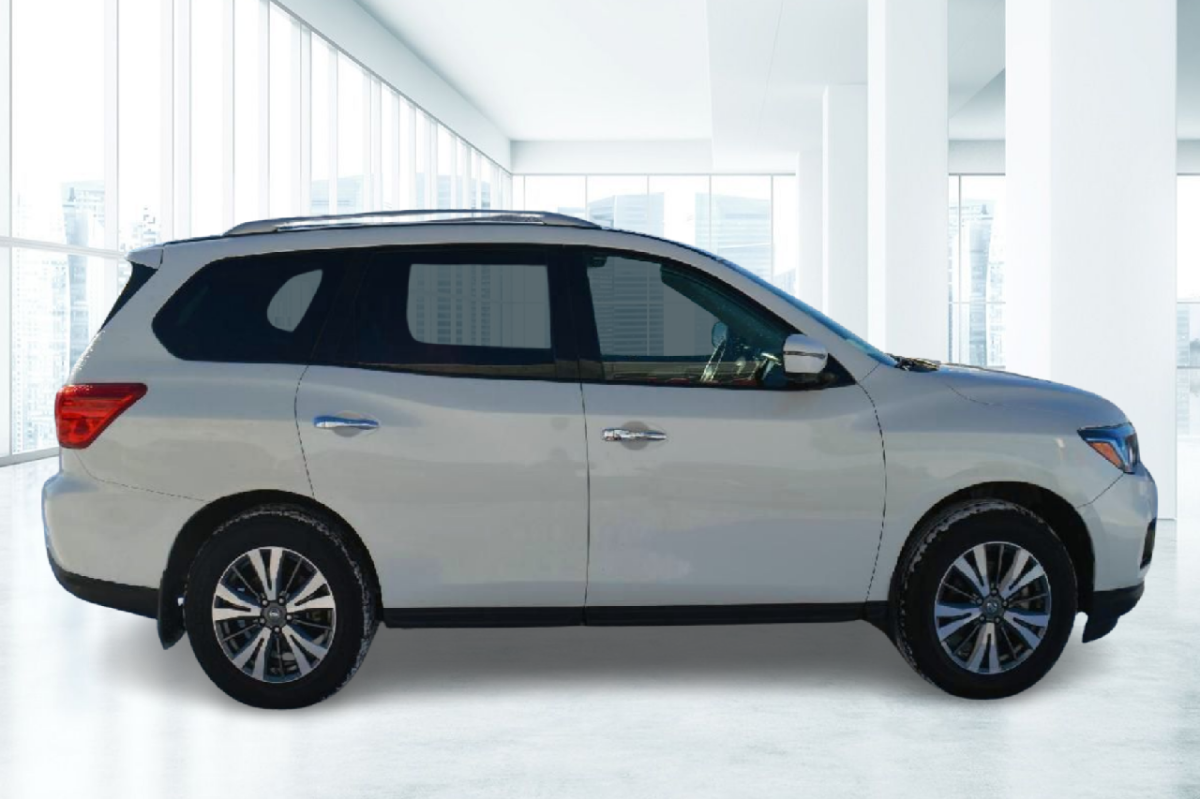 2018 Nissan Pathfinder SL Main Image