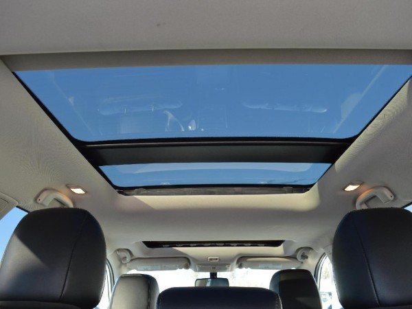 2018 Nissan Pathfinder SL Main Image