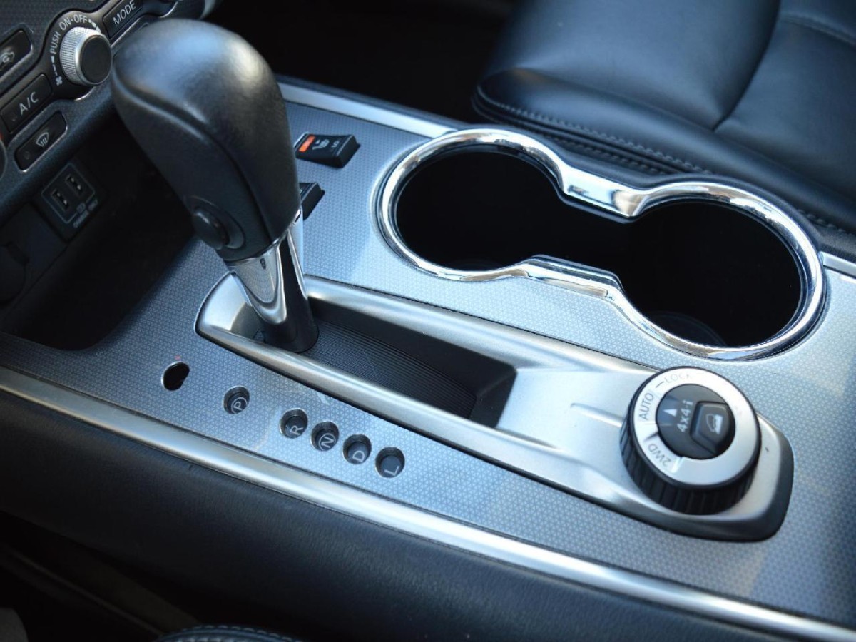 2018 Nissan Pathfinder SL Main Image