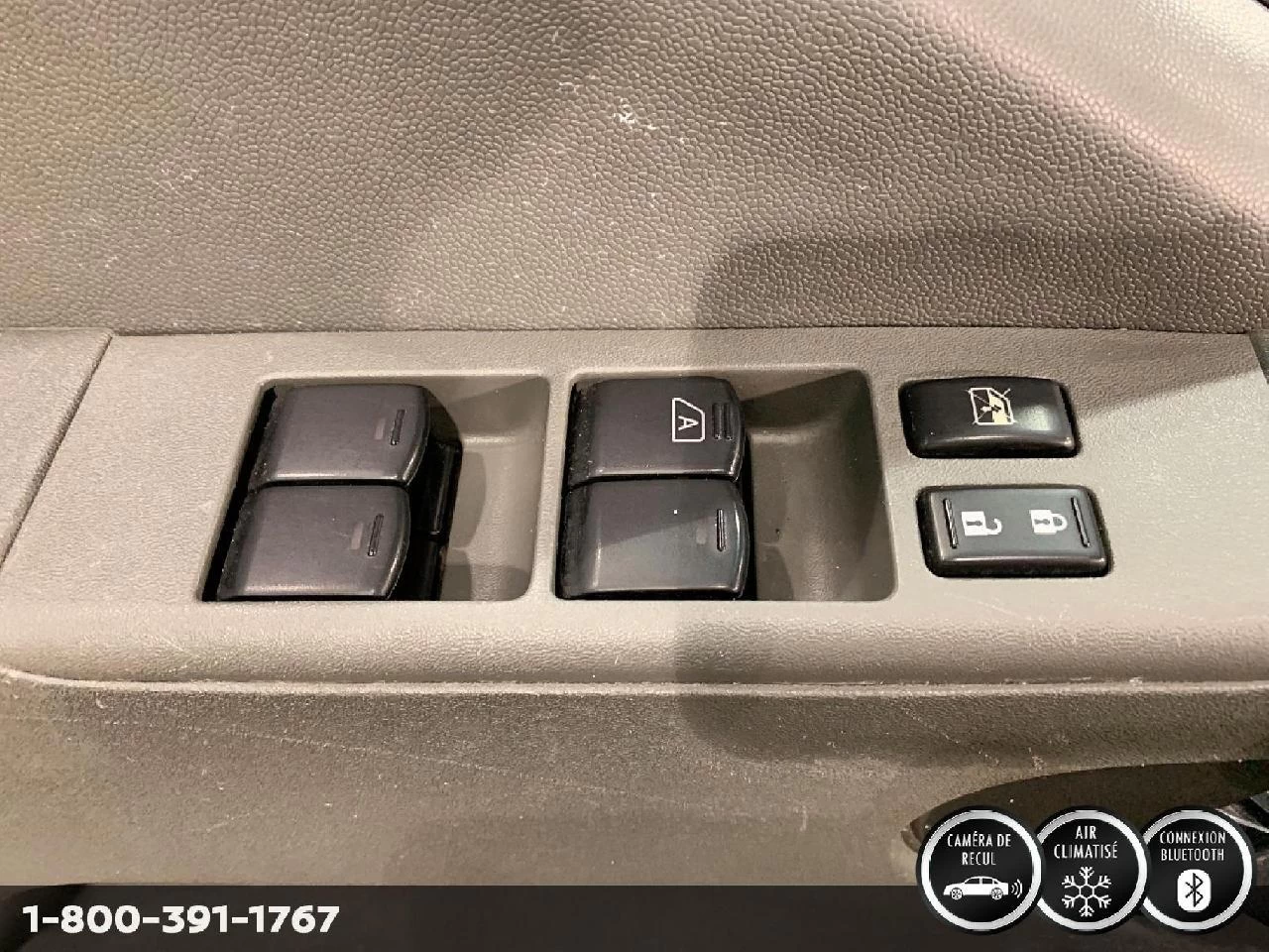 2023 Nissan Pathfinder SL Main Image