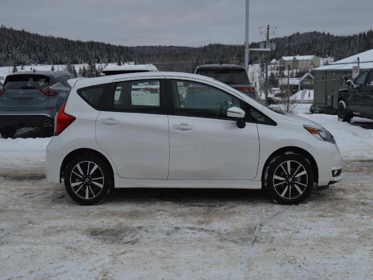 2018 Nissan VERSA NOTE SR Image principale