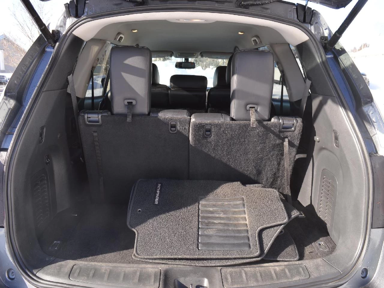 2017 Nissan Pathfinder SL Image principale