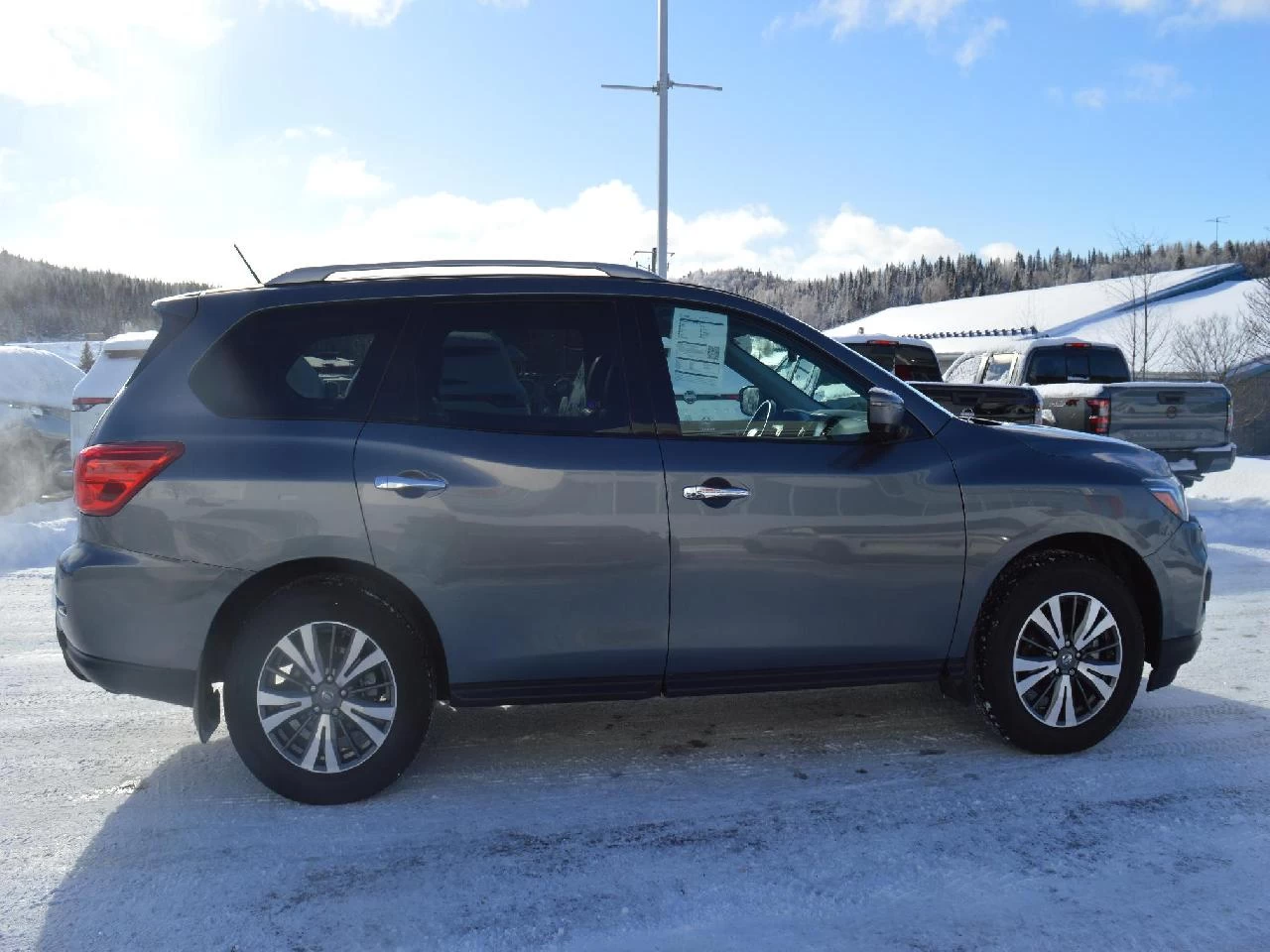 2017 Nissan Pathfinder SL Image principale