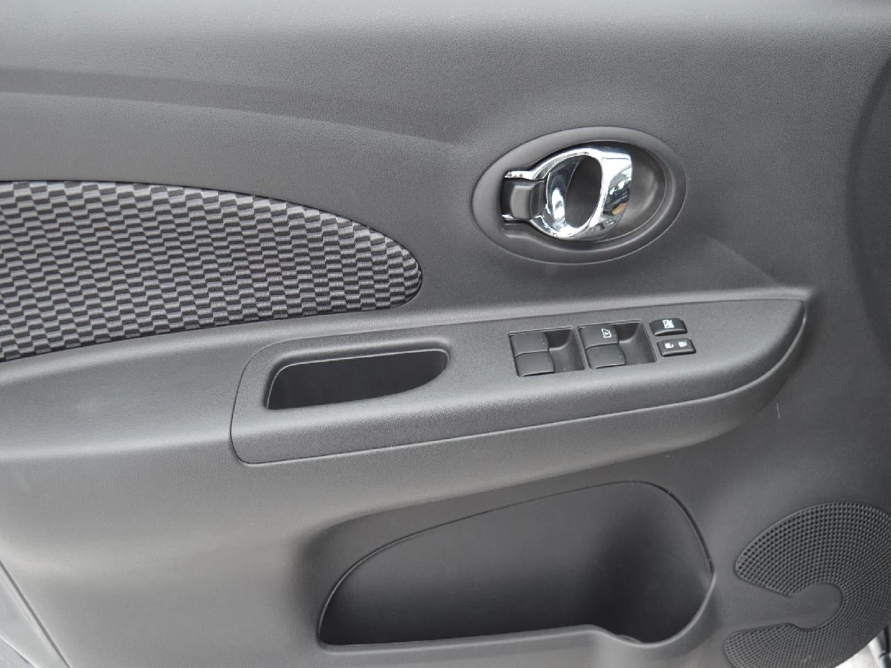 2016 Nissan Micra SV Image principale