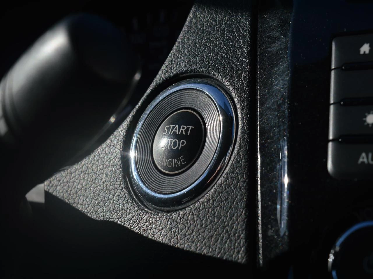 2019 NISSAN ROGUE SV Image principale