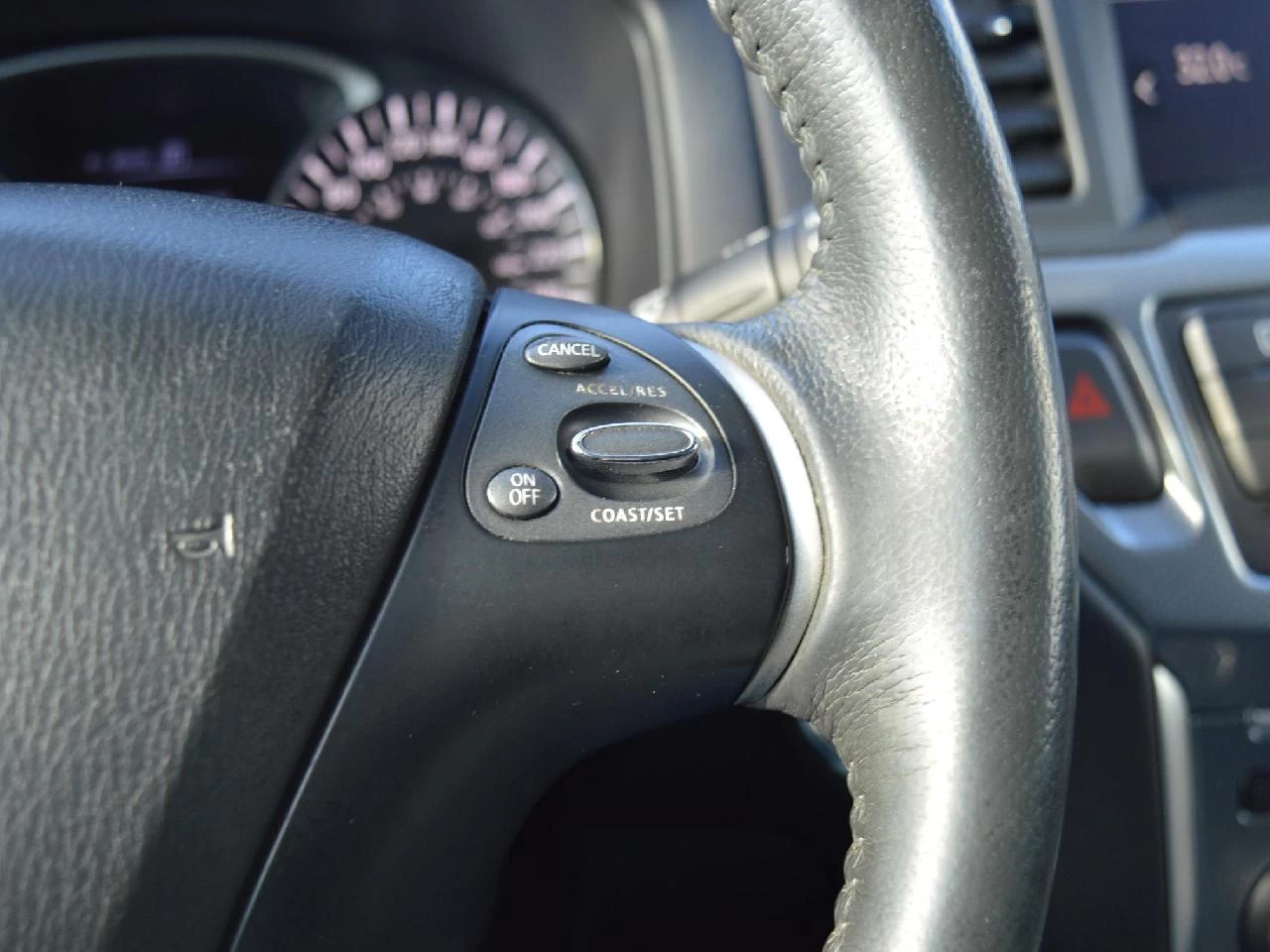 2017 Nissan Pathfinder SL Image principale