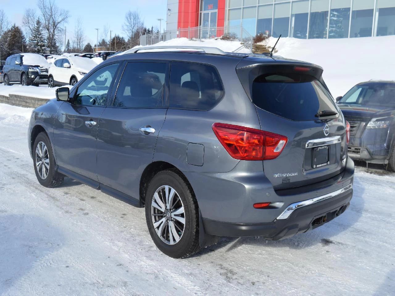 2017 Nissan Pathfinder SL Image principale