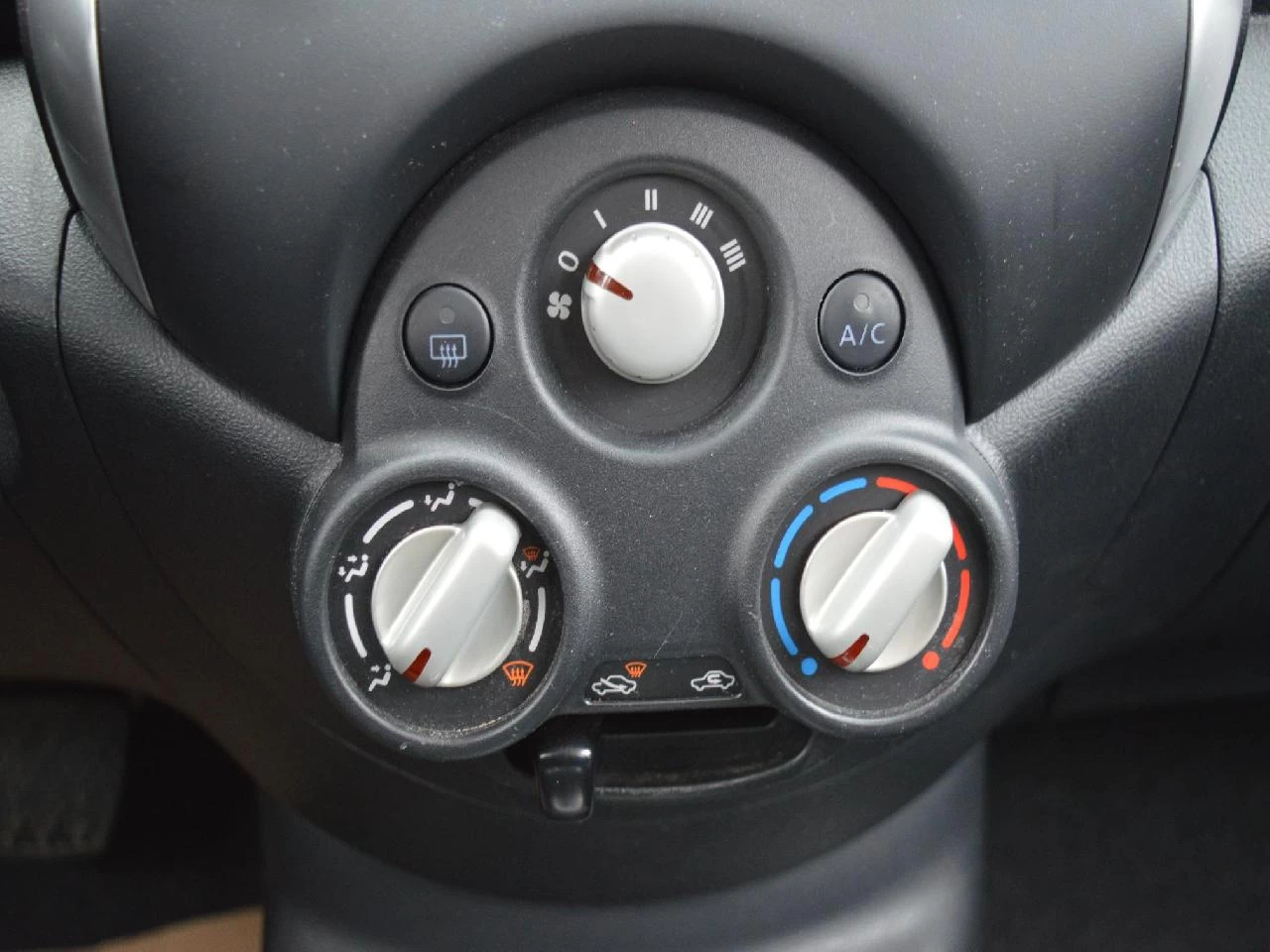 2016 Nissan Micra SV Image principale