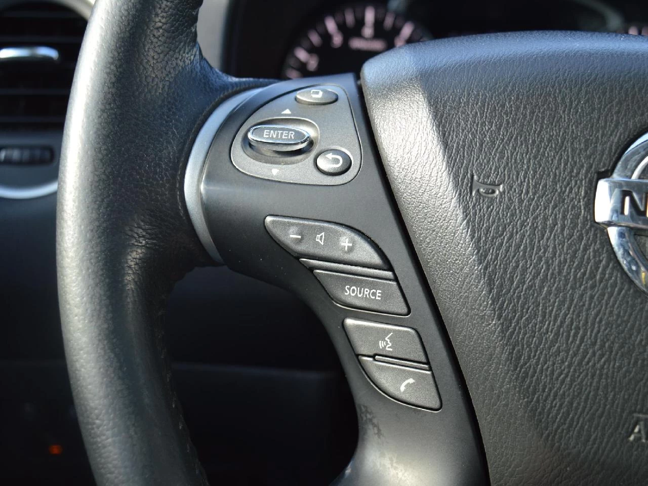 2017 Nissan Pathfinder SL Image principale