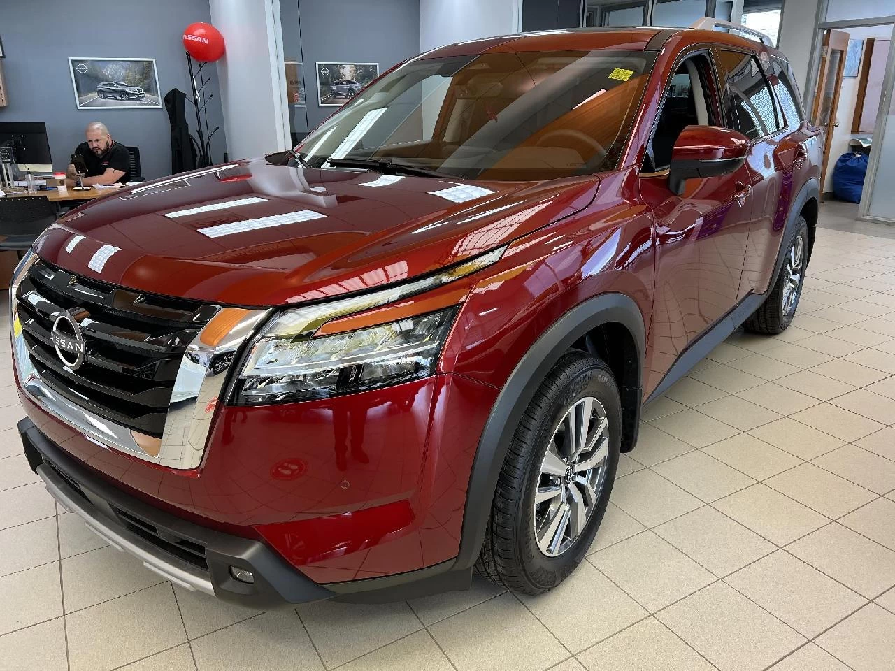 2023 Nissan Pathfinder SL Main Image