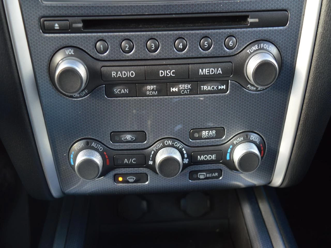 2017 Nissan Pathfinder SL Image principale