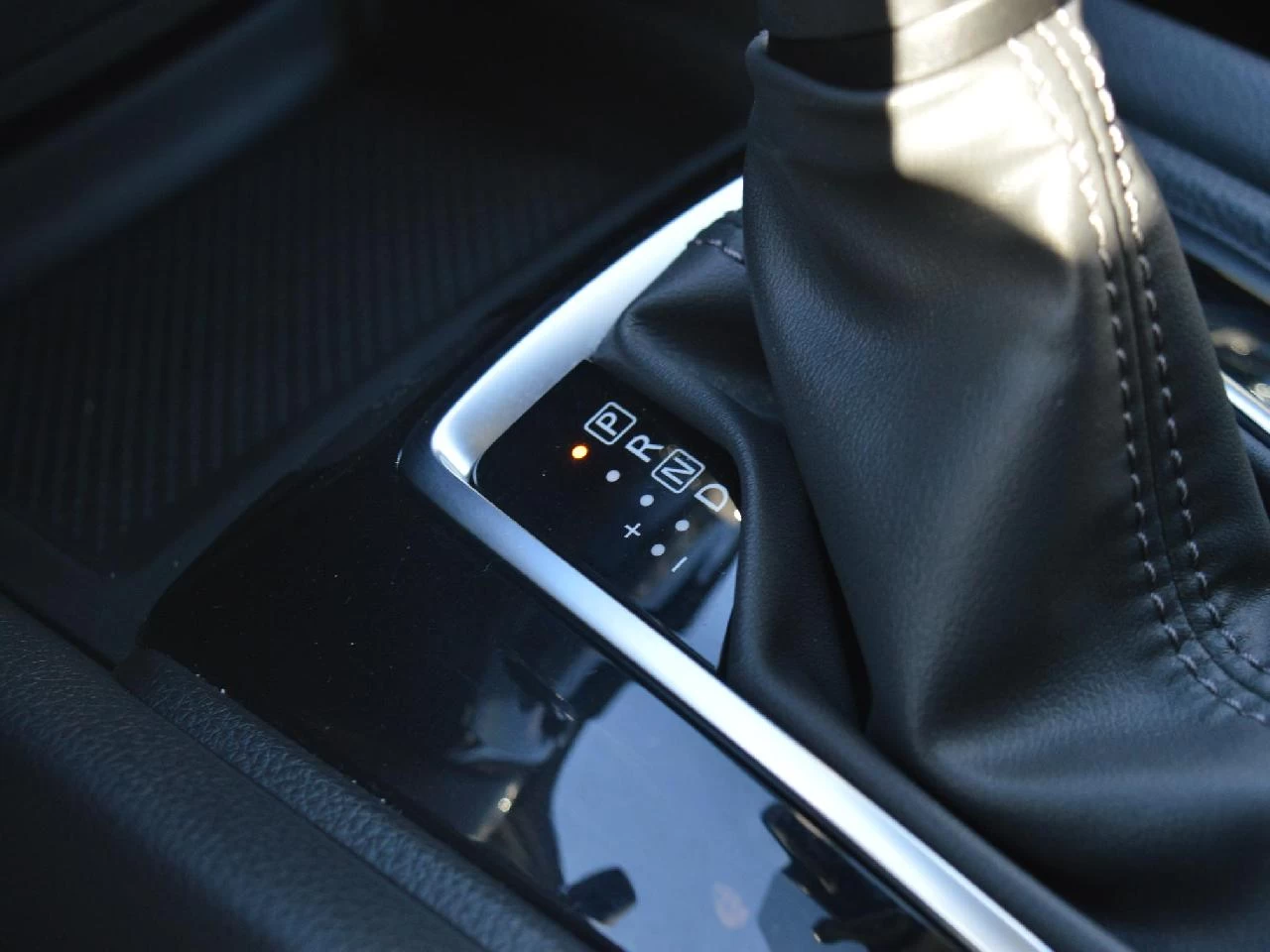 2019 NISSAN ROGUE SV Image principale