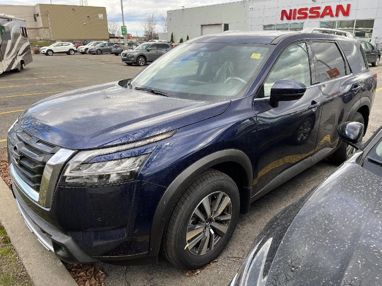 2023 Nissan Rogue SV MIDNIGHT Image principale