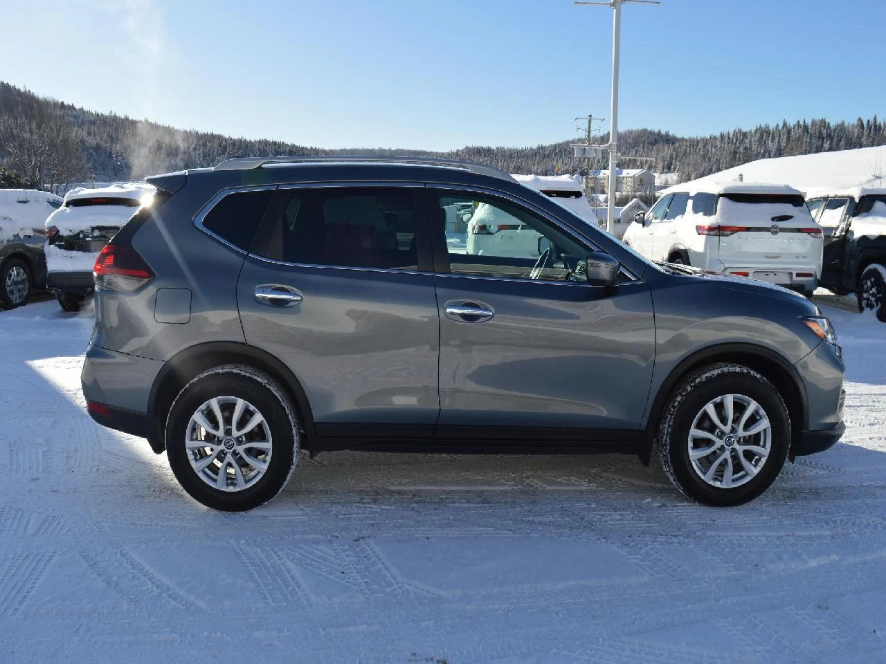 2020 Nissan Rogue S Image principale