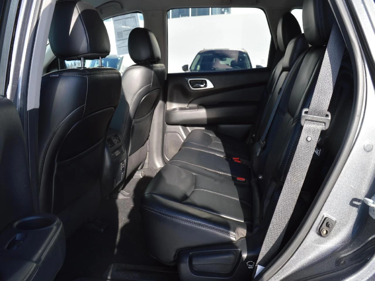 2017 Nissan Pathfinder SL Image principale