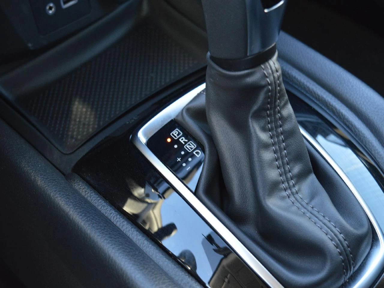 2020 Nissan Rogue S Image principale