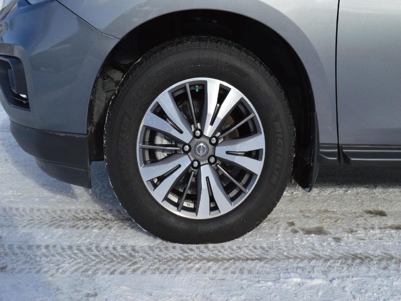 2017 Nissan Pathfinder SL Image principale