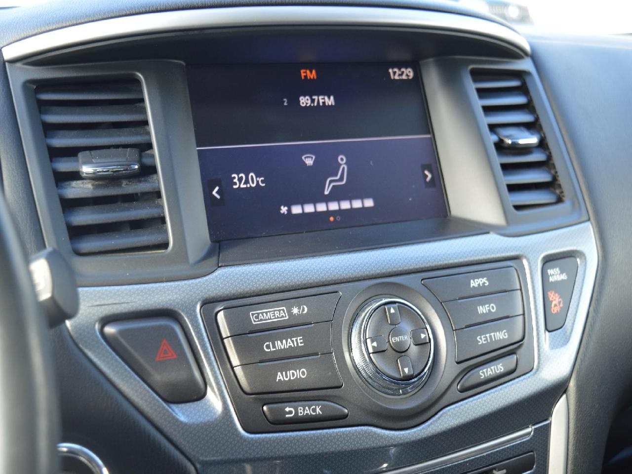 2017 Nissan Pathfinder SL Image principale