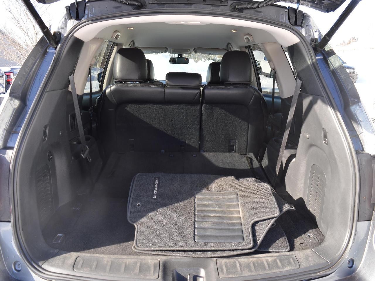 2017 Nissan Pathfinder SL Image principale