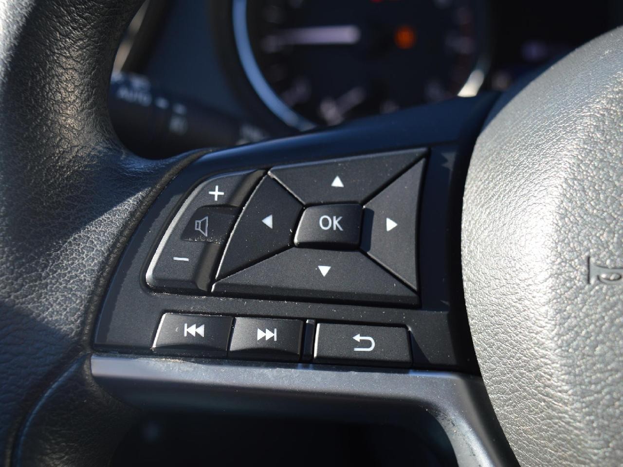 2019 NISSAN ROGUE SV Image principale