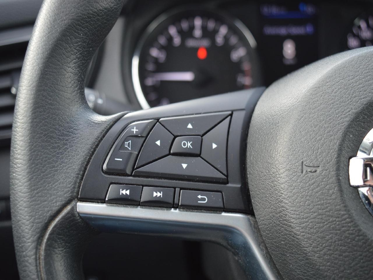 2019 Nissan Rogue S Image principale