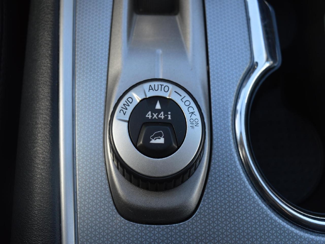 2017 Nissan Pathfinder SL Image principale