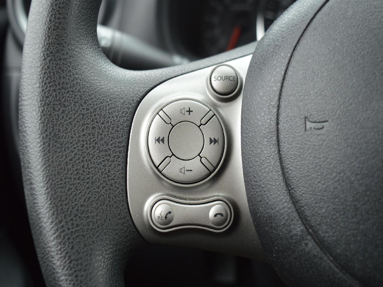 2016 Nissan Micra SV Image principale