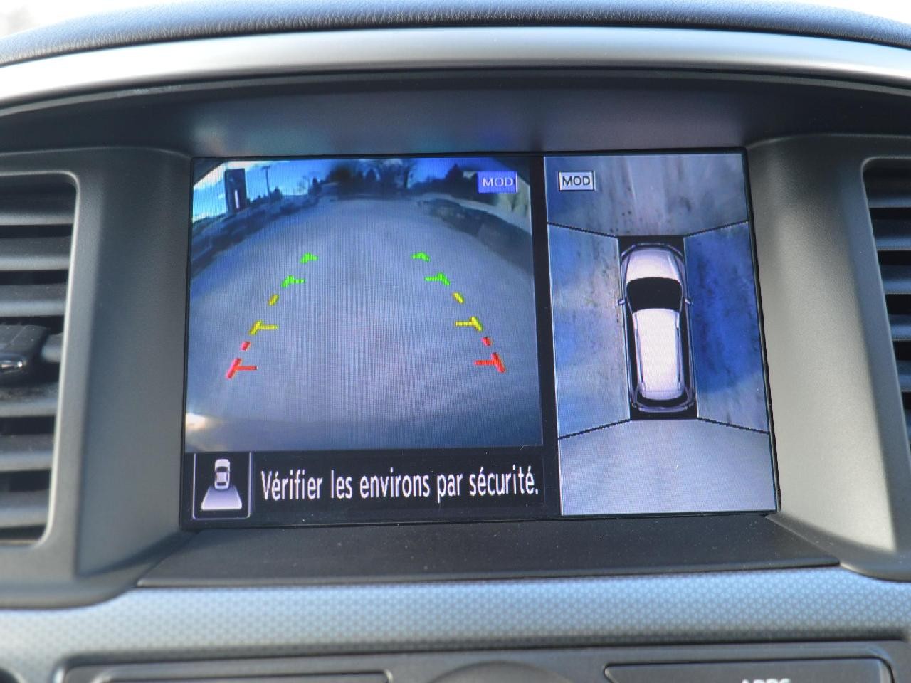 2017 Nissan Pathfinder SL Image principale