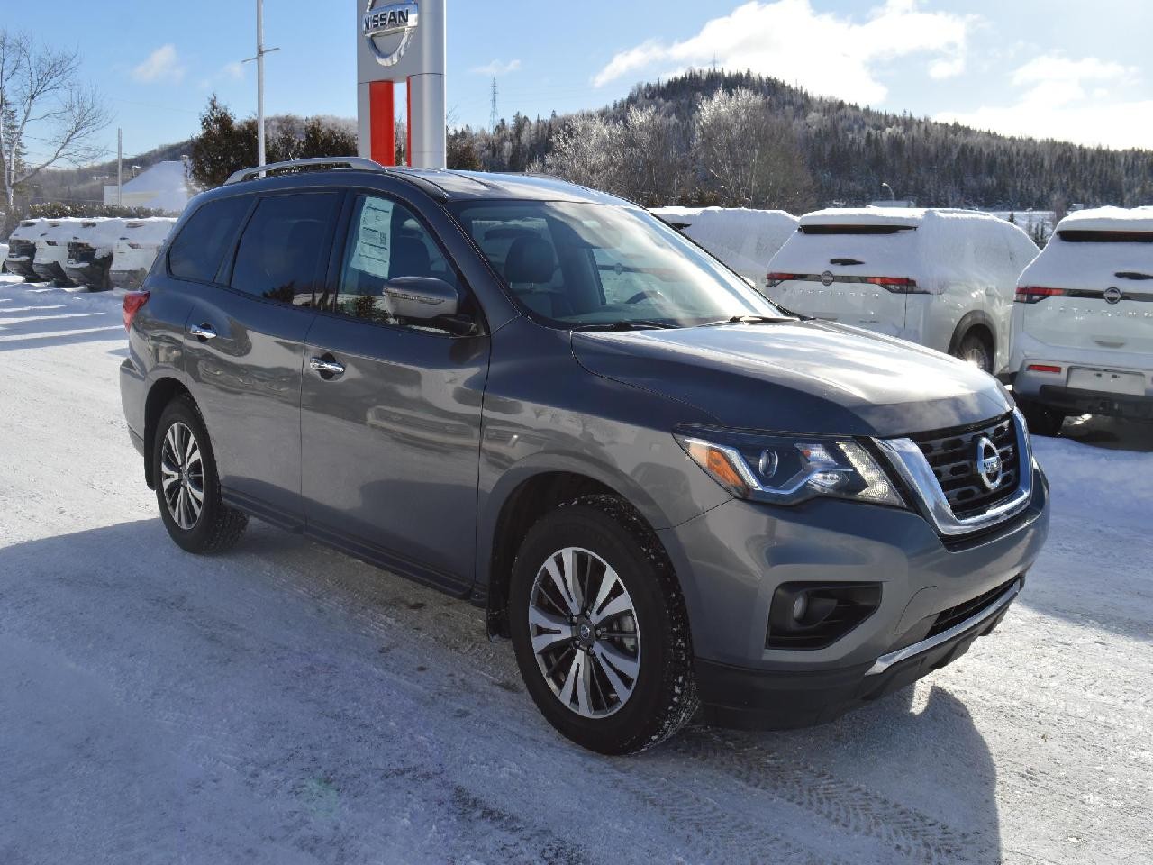 2017 Nissan Pathfinder SL Image principale