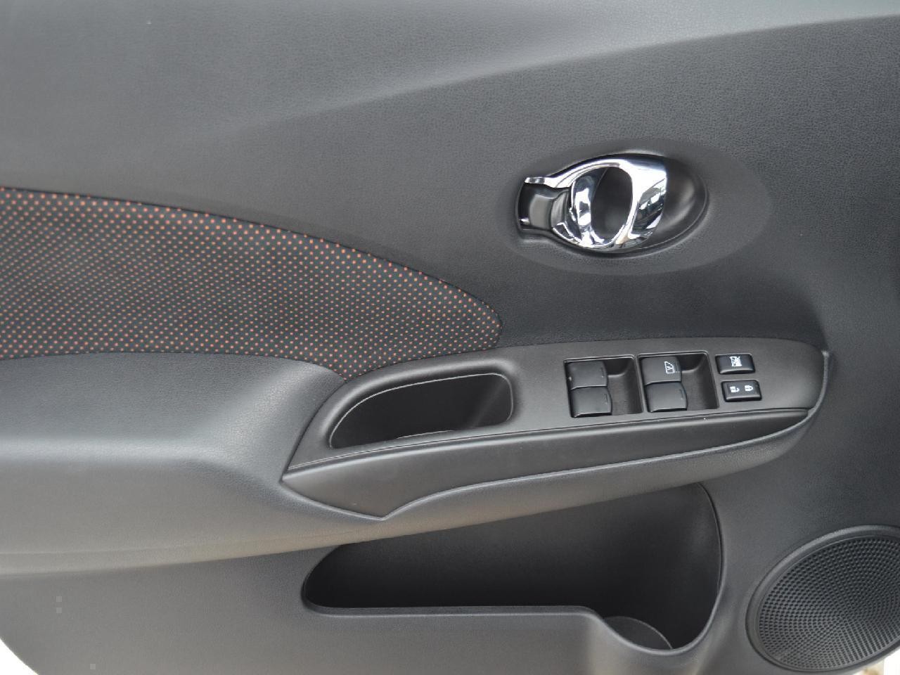 2018 Nissan VERSA NOTE SR Image principale