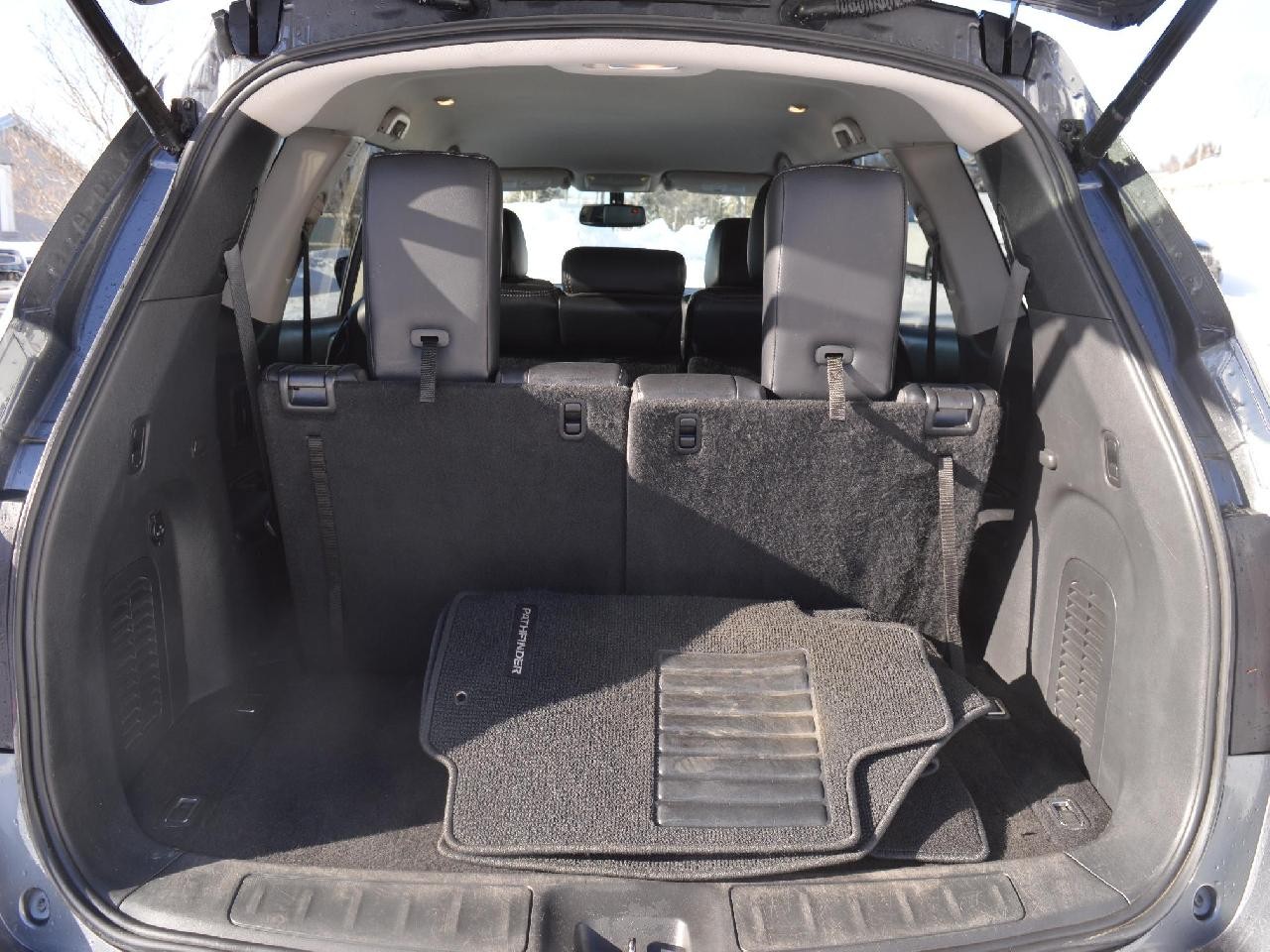 2017 Nissan Pathfinder SL Image principale